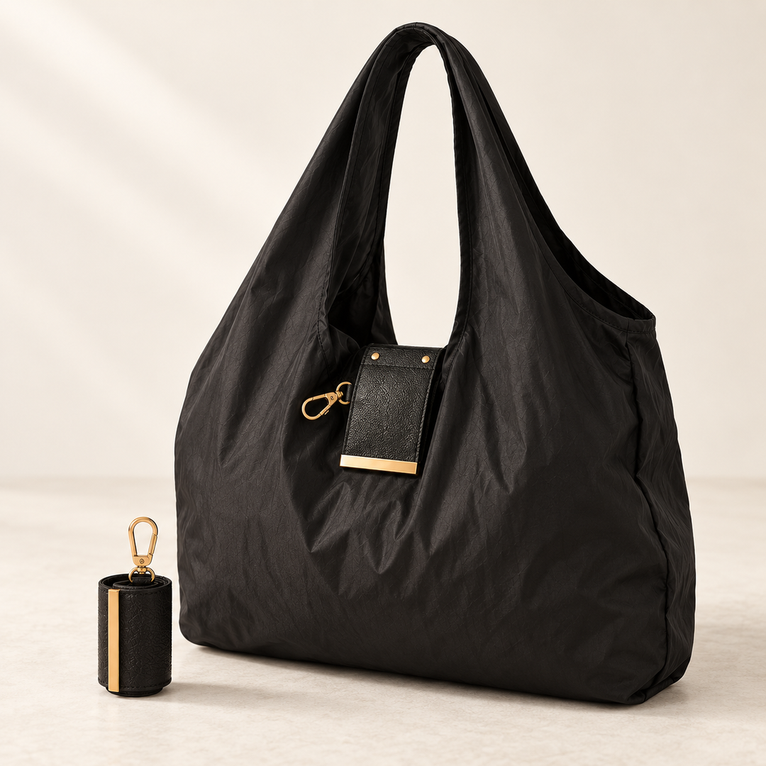 Bolso plegable Bolsigo negro, abierto y recogido en formato llavero.